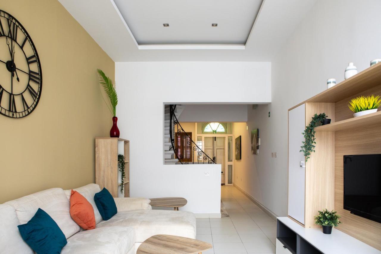 Entire Luxury Sliema Townhouse Steps From Beach Exterior photo