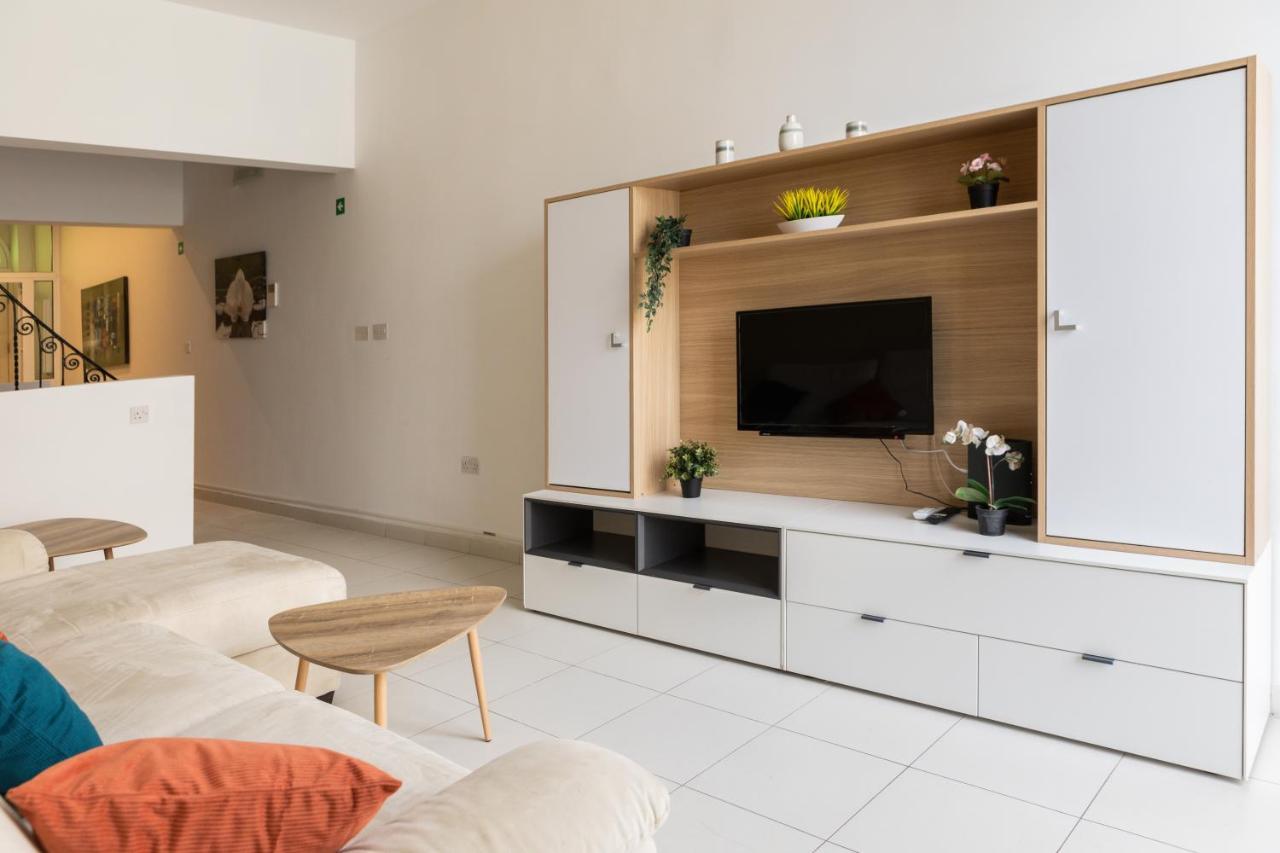 Entire Luxury Sliema Townhouse Steps From Beach Exterior photo